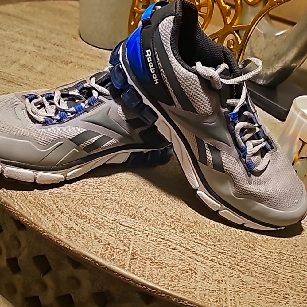 Boy💙 Size 5 Reebok 👟 sneakers